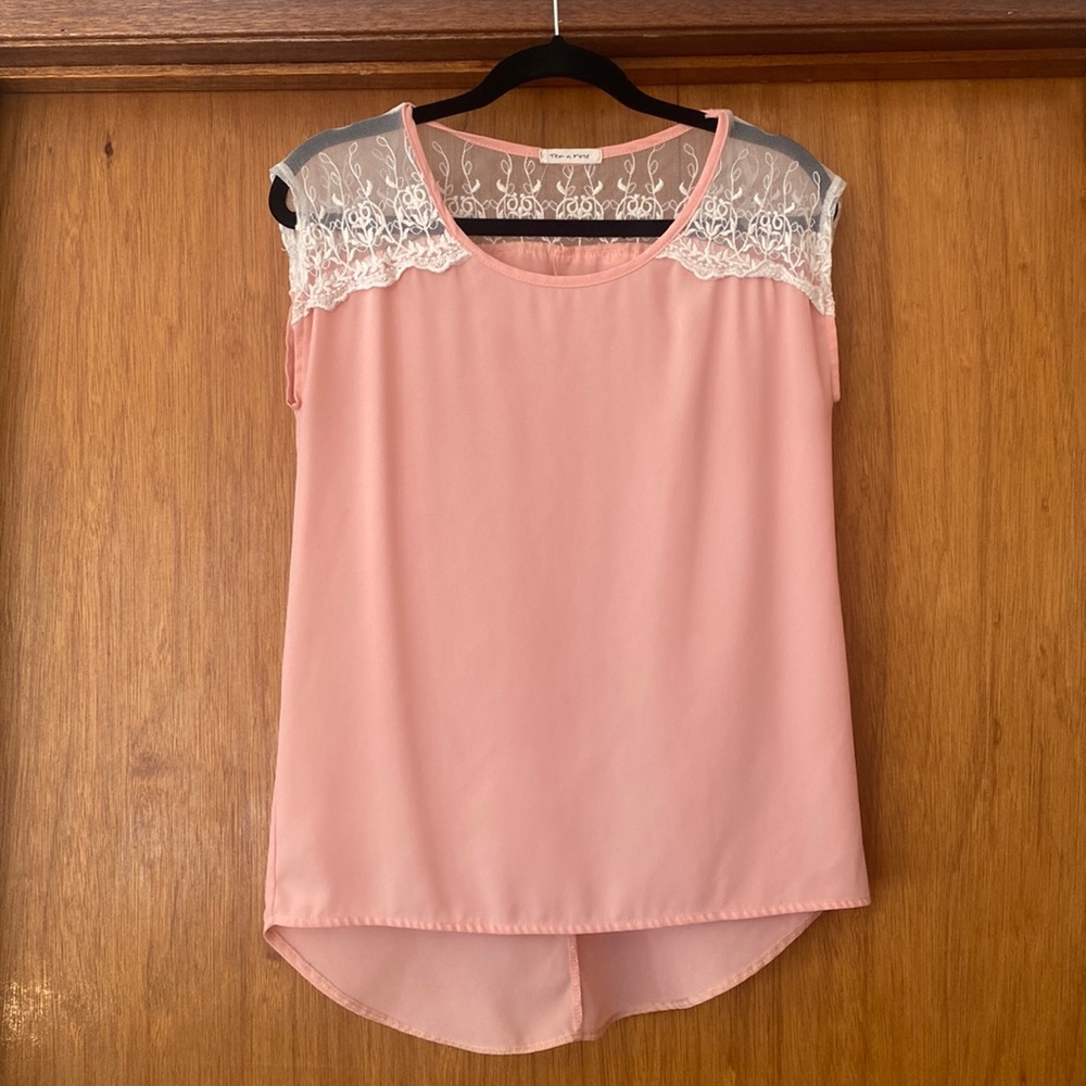 Flowy high low top.